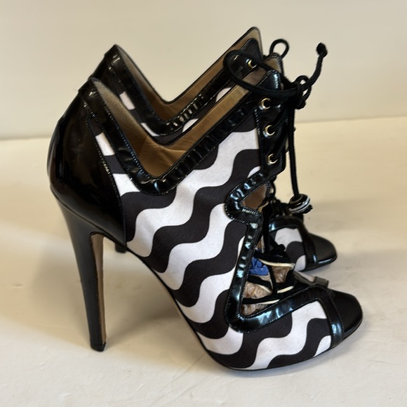 Nicholas Kirkwood Monochromatic Satin and Leather Strappy Lace Up Peeptoe Heels - Picture 1 of 12
